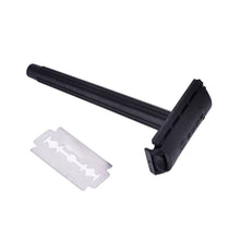 Men���s plastic razor with ergonomic 