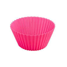 Flexible silicone cupcake mould, easy to clean.