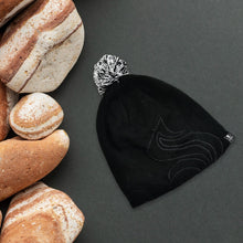 Black beanie cap with inside fur, skull design.