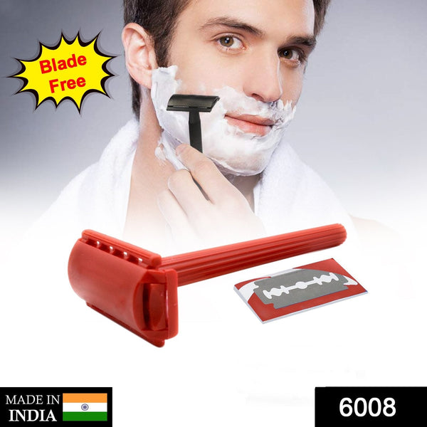 Men���s shaving razor with blade in pac